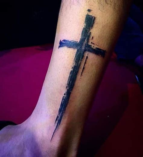 tatuajes de cruz en el brazo|tatuajes de 3 cruces.